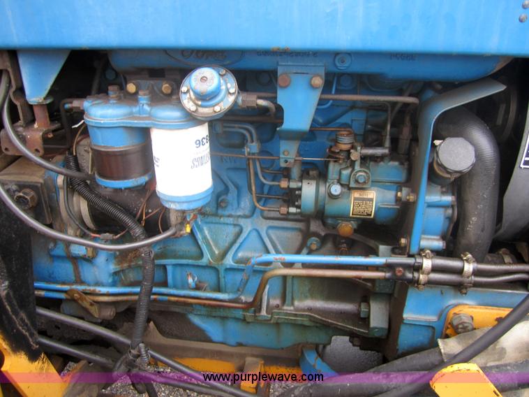 image for item 3098 1990 Ford 7740 New Holland tractor