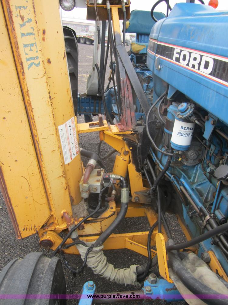 image for item 3098 1990 Ford 7740 New Holland tractor