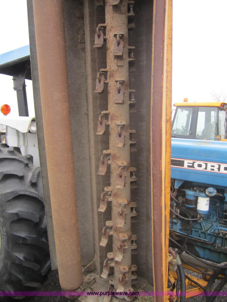 image for item 3098 1990 Ford 7740 New Holland tractor