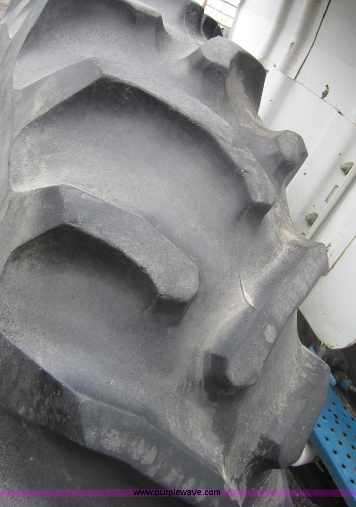 image for item 3098 1990 Ford 7740 New Holland tractor