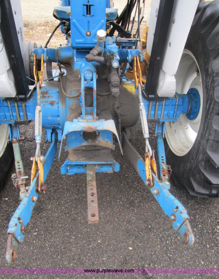 image for item 3098 1990 Ford 7740 New Holland tractor
