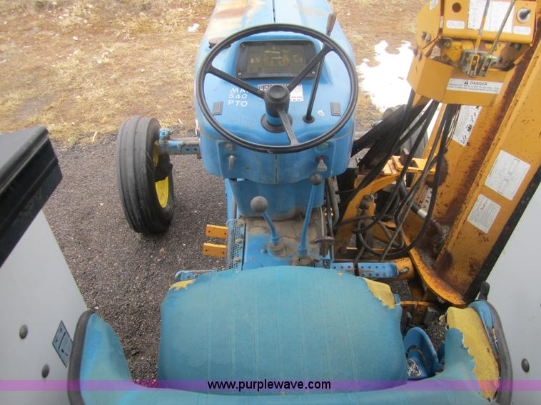 image for item 3098 1990 Ford 7740 New Holland tractor