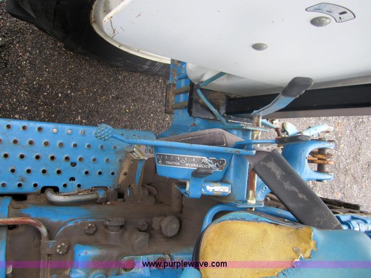 image for item 3098 1990 Ford 7740 New Holland tractor