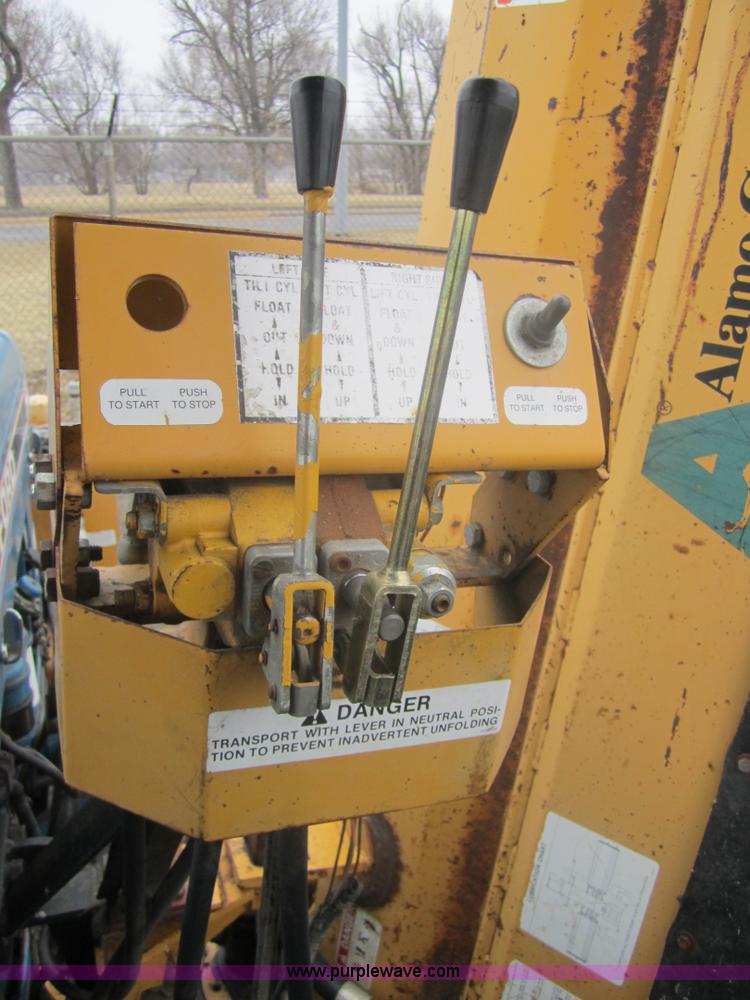 image for item 3098 1990 Ford 7740 New Holland tractor