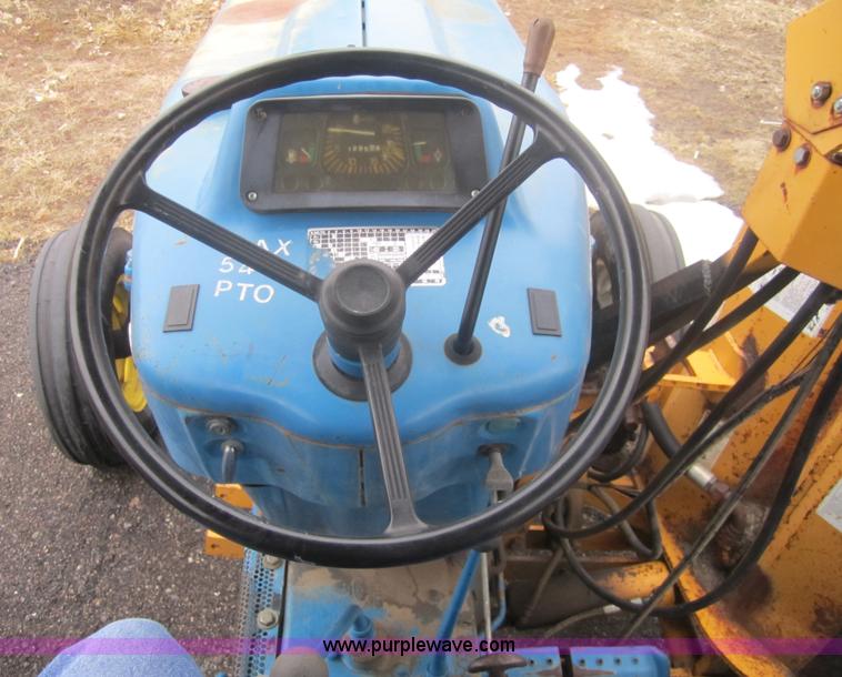 image for item 3098 1990 Ford 7740 New Holland tractor