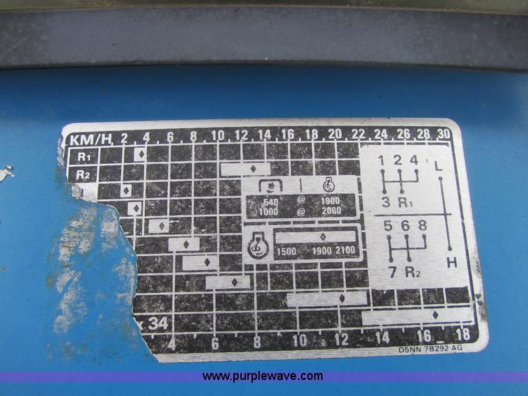 image for item 3098 1990 Ford 7740 New Holland tractor