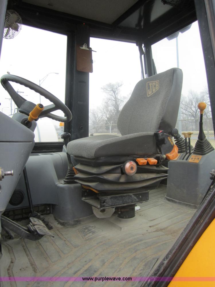 image for item 3102 2002 JCB 214E backhoe