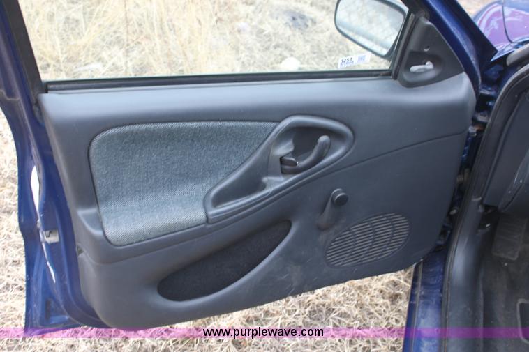 image for item 3251 2003 Chevrolet Cavalier