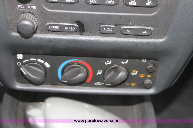 image for item 3251 2003 Chevrolet Cavalier