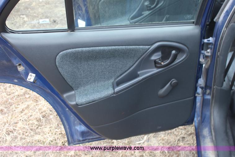 image for item 3252 2004 Chevrolet Cavalier