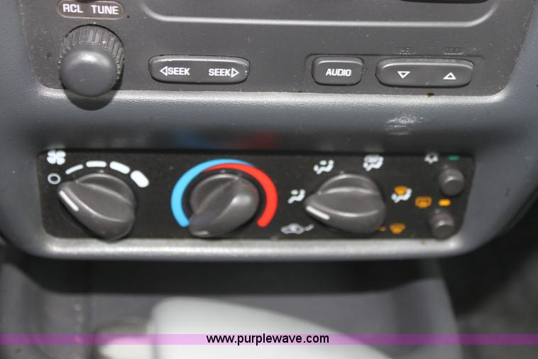 image for item 3252 2004 Chevrolet Cavalier