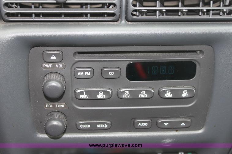 image for item 3252 2004 Chevrolet Cavalier