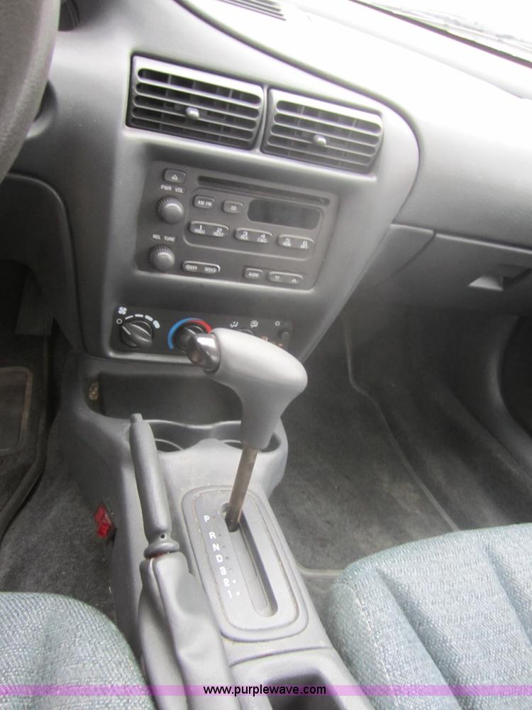 image for item 3253 2004 Chevrolet Cavalier