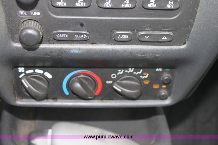 image for item 3254 2002 Chevrolet Cavalier