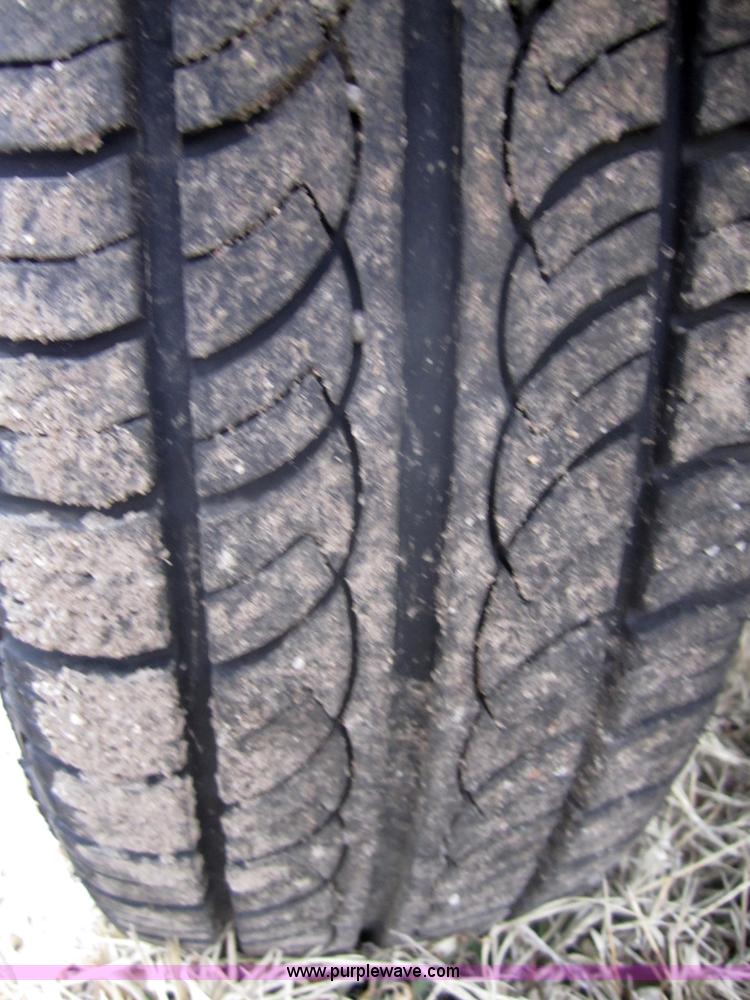 image for item 3255 2004 Chevrolet Cavalier