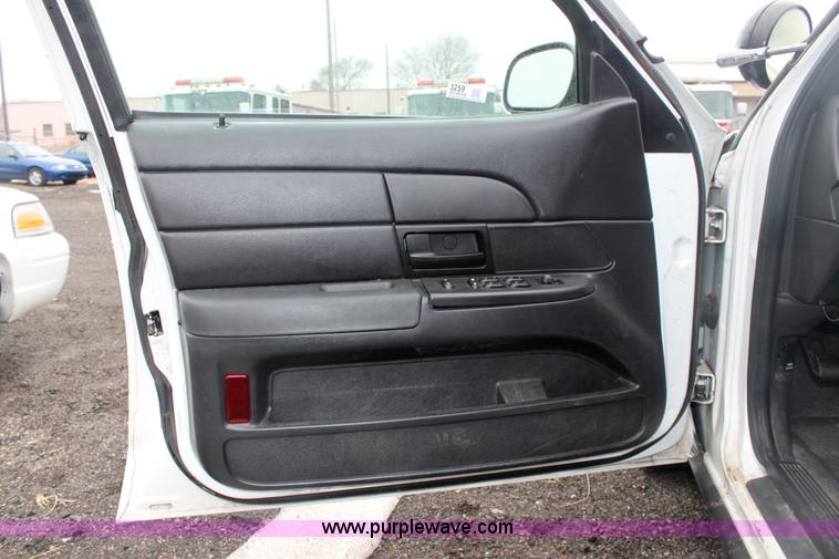 image for item 3259 2006 Ford Crown Victoria Police Interceptor