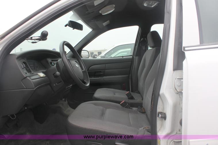 image for item 3259 2006 Ford Crown Victoria Police Interceptor