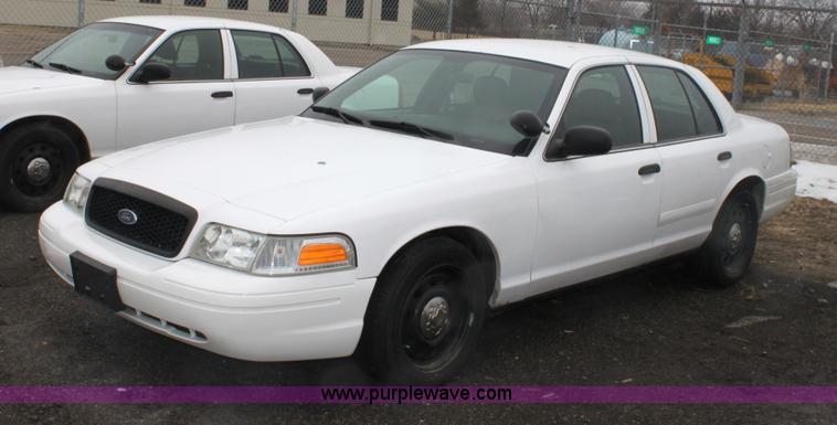image for item 3261 2006 Ford Crown Victoria Police Interceptor