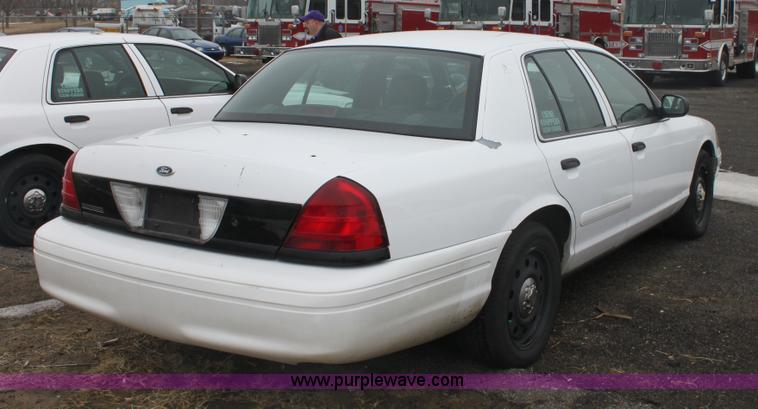 image for item 3261 2006 Ford Crown Victoria Police Interceptor
