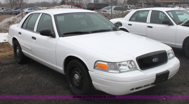 image for item 3261 2006 Ford Crown Victoria Police Interceptor