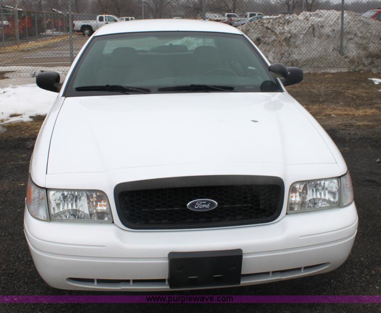 image for item 3261 2006 Ford Crown Victoria Police Interceptor