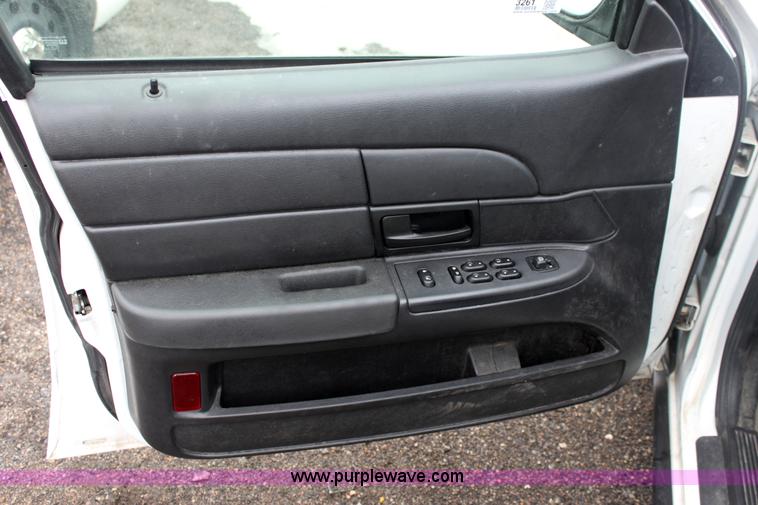 image for item 3261 2006 Ford Crown Victoria Police Interceptor