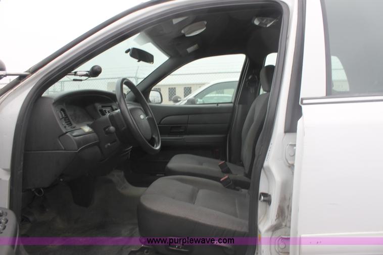 image for item 3261 2006 Ford Crown Victoria Police Interceptor