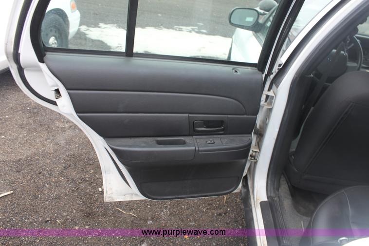 image for item 3261 2006 Ford Crown Victoria Police Interceptor