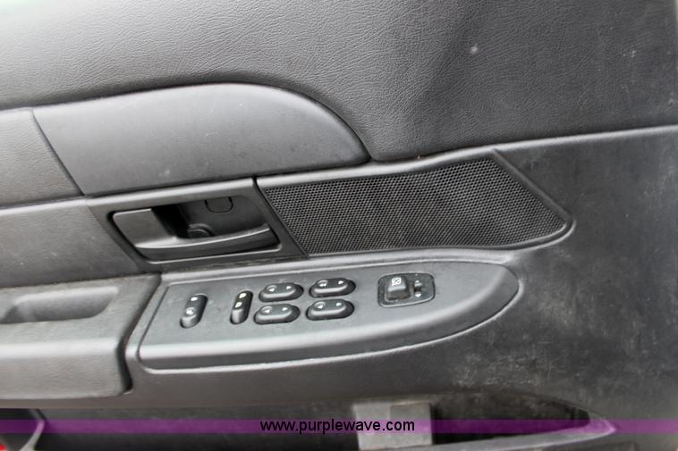 image for item 3261 2006 Ford Crown Victoria Police Interceptor