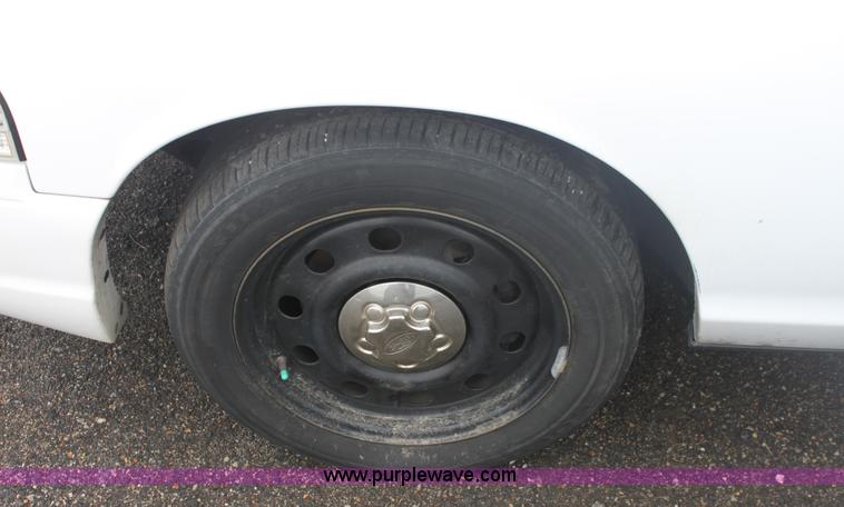 image for item 3261 2006 Ford Crown Victoria Police Interceptor