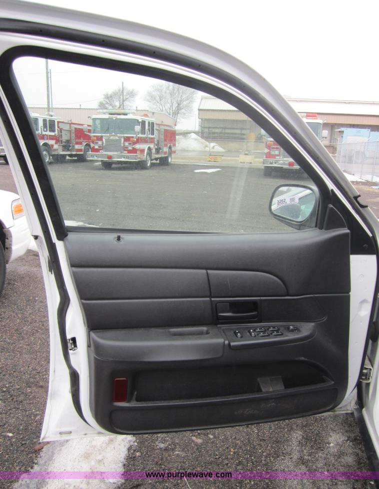 image for item 3262 2006 Ford Crown Victoria Police Interceptor