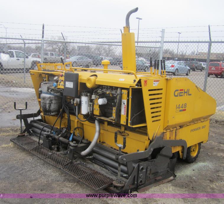 image for item 3263 2000 Gehl 1448 power box paver