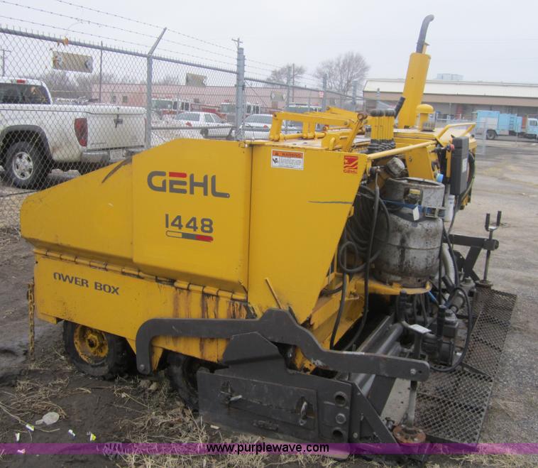 image for item 3263 2000 Gehl 1448 power box paver
