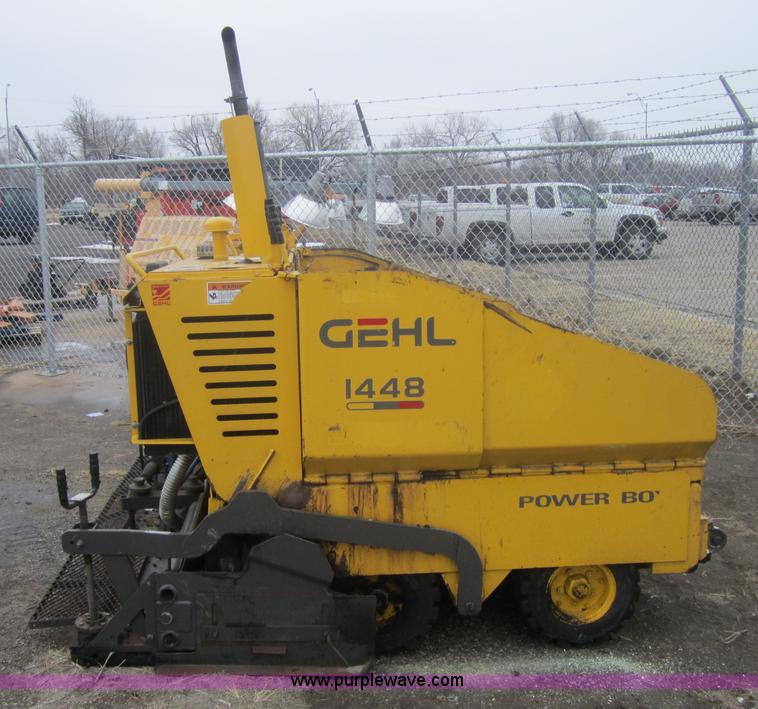 image for item 3263 2000 Gehl 1448 power box paver