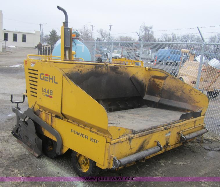 image for item 3263 2000 Gehl 1448 power box paver