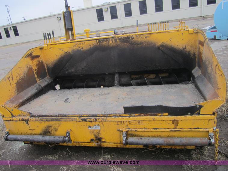 image for item 3263 2000 Gehl 1448 power box paver