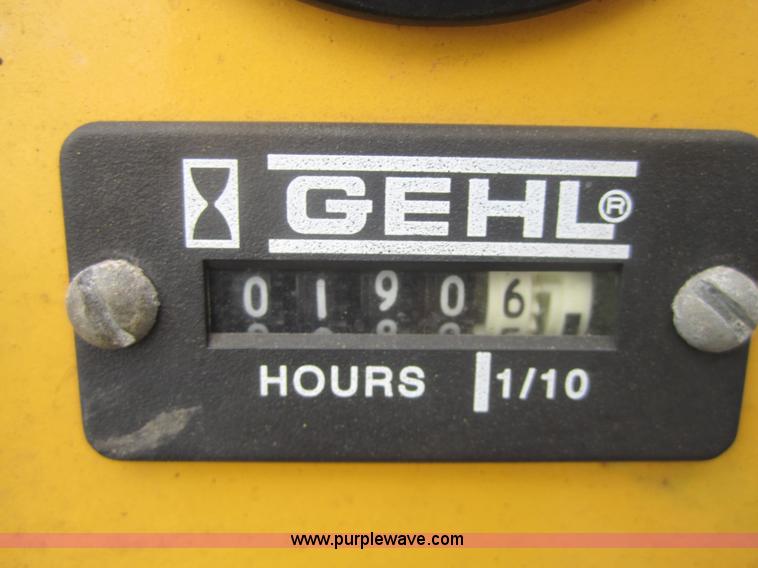 image for item 3263 2000 Gehl 1448 power box paver