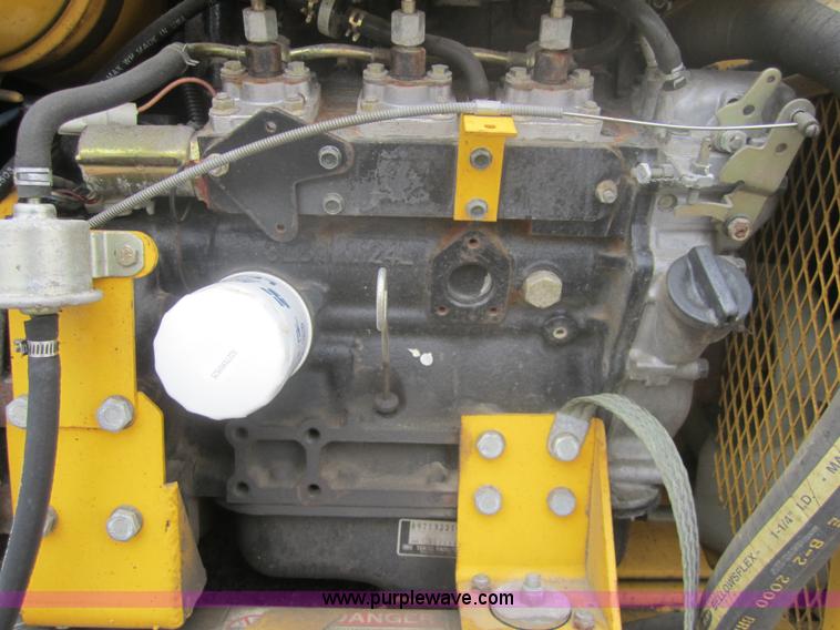 image for item 3263 2000 Gehl 1448 power box paver