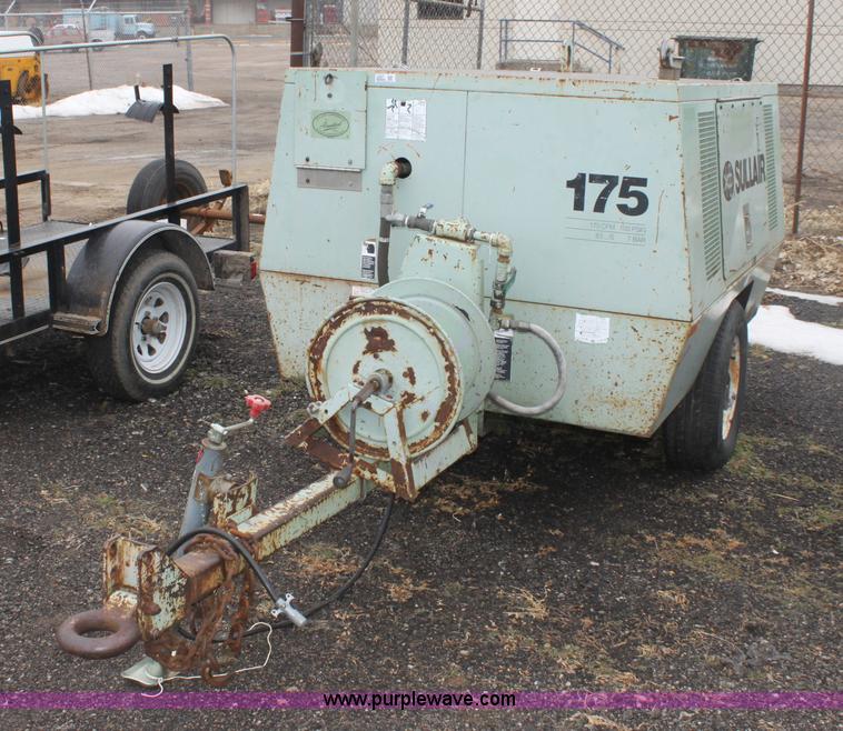 image for item 3267 1995 Sullair 175 portable air compressor