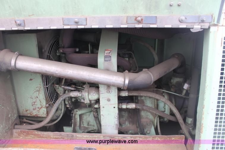 image for item 3267 1995 Sullair 175 portable air compressor