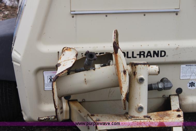 image for item 3268 1995 Ingersoll P-175 portable air compressor
