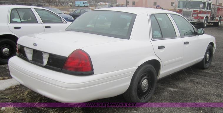 image for item 4050 2006 Ford Crown Victoria Police Interceptor