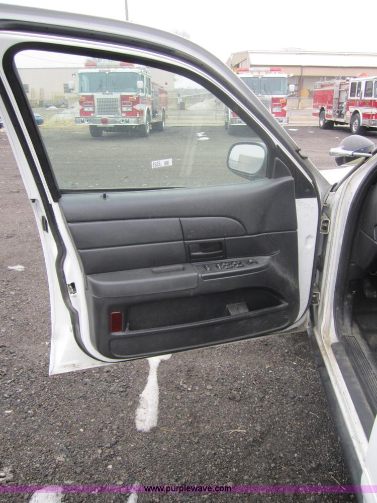 image for item 4050 2006 Ford Crown Victoria Police Interceptor