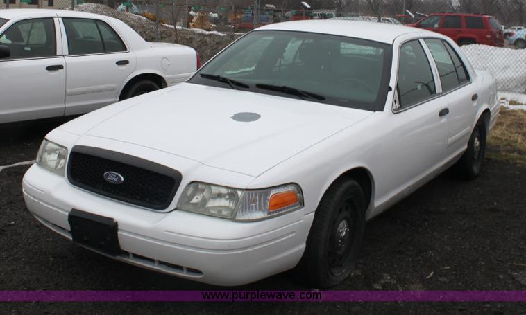 image for item 4060 2006 Ford Crown Victoria Police Interceptor