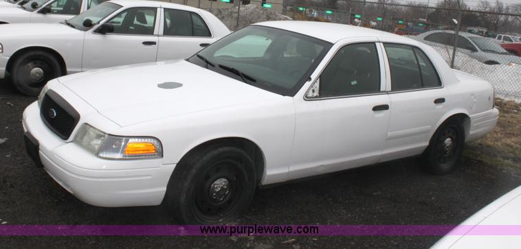 image for item 4060 2006 Ford Crown Victoria Police Interceptor