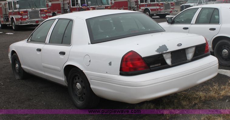 image for item 4060 2006 Ford Crown Victoria Police Interceptor