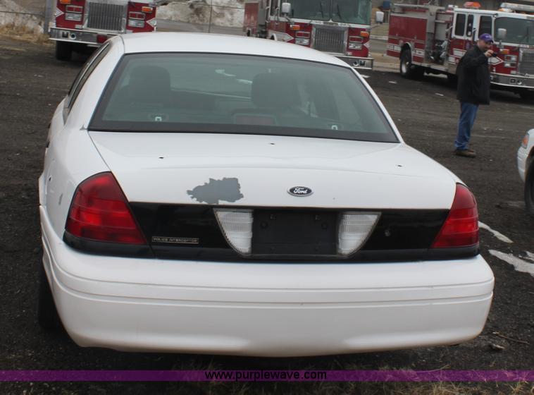 image for item 4060 2006 Ford Crown Victoria Police Interceptor