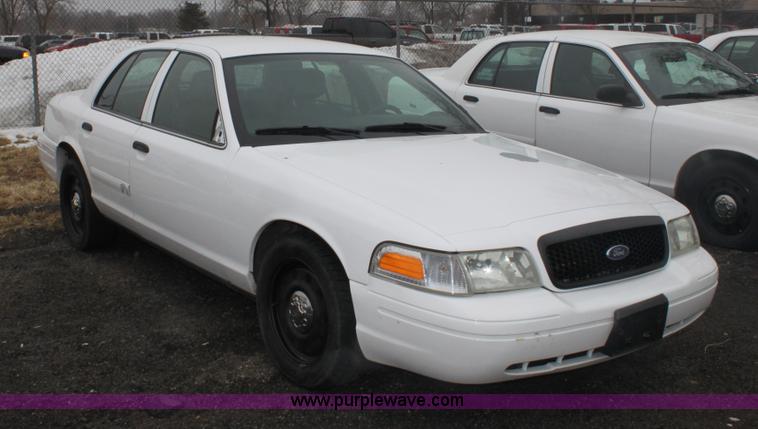 image for item 4060 2006 Ford Crown Victoria Police Interceptor