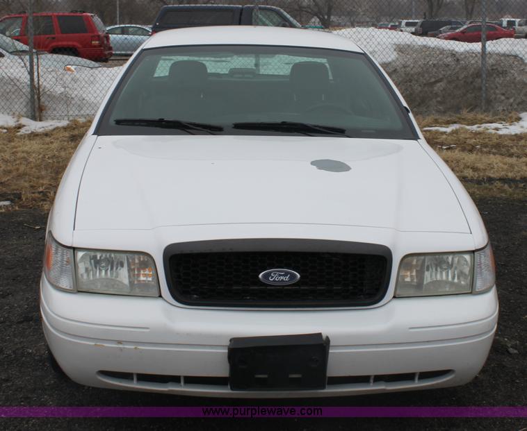 image for item 4060 2006 Ford Crown Victoria Police Interceptor