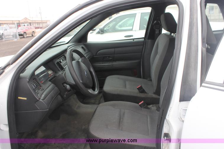 image for item 4060 2006 Ford Crown Victoria Police Interceptor